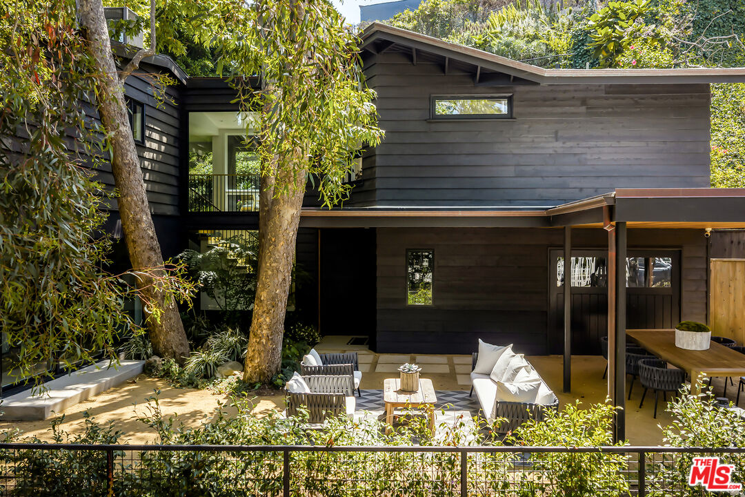 327 E Rustic Rd
