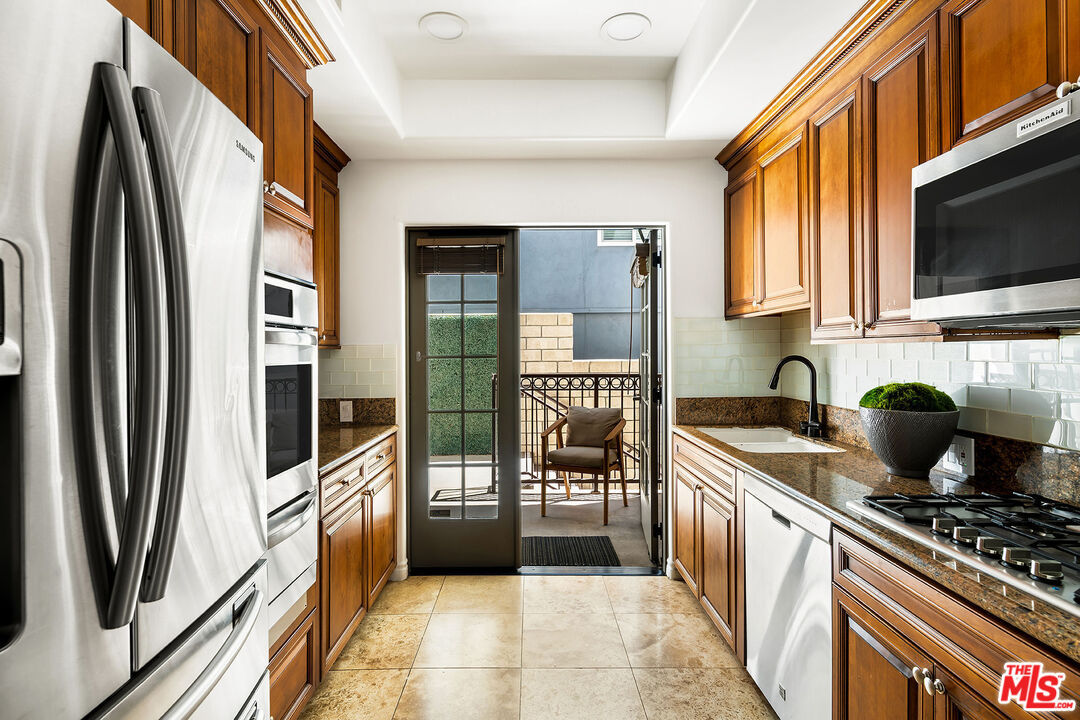 11633 Chenault St Unit: 102
