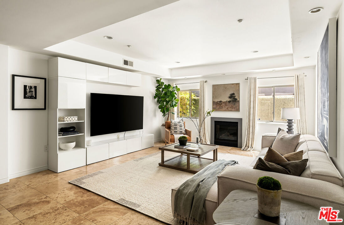 11633 Chenault St Unit: 102