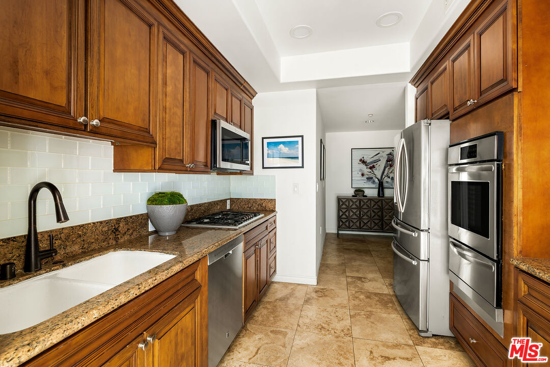 11633 Chenault St Unit: 102