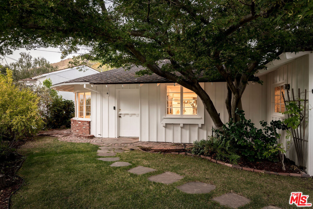 3658 Loadstone Dr
