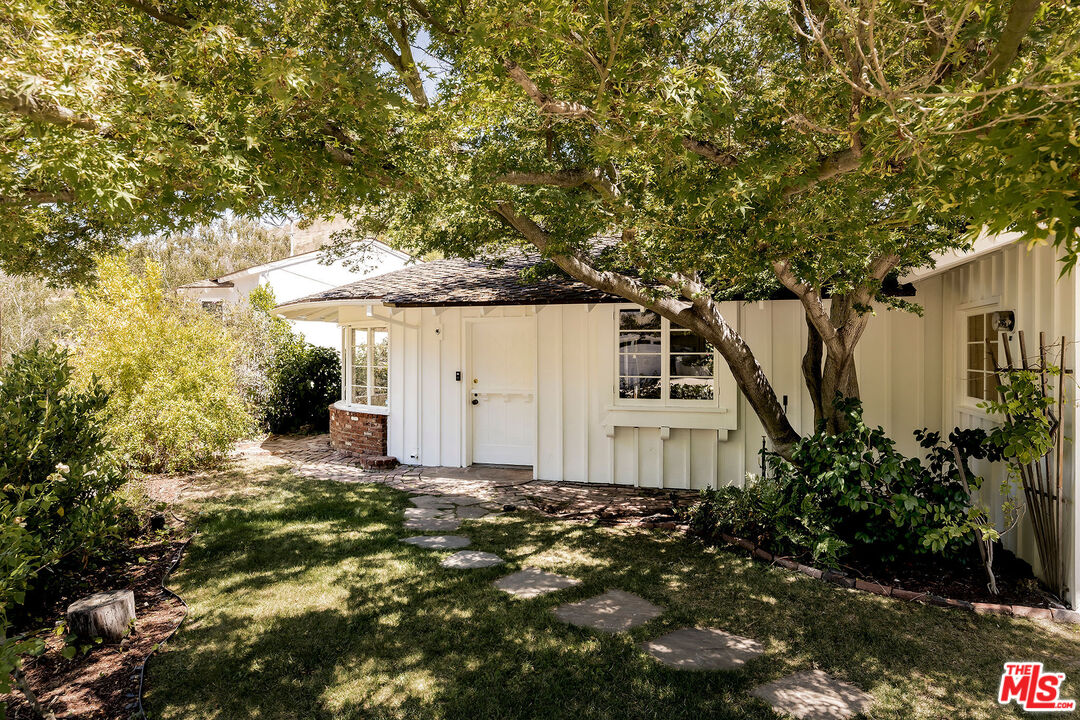 3658 Loadstone Dr