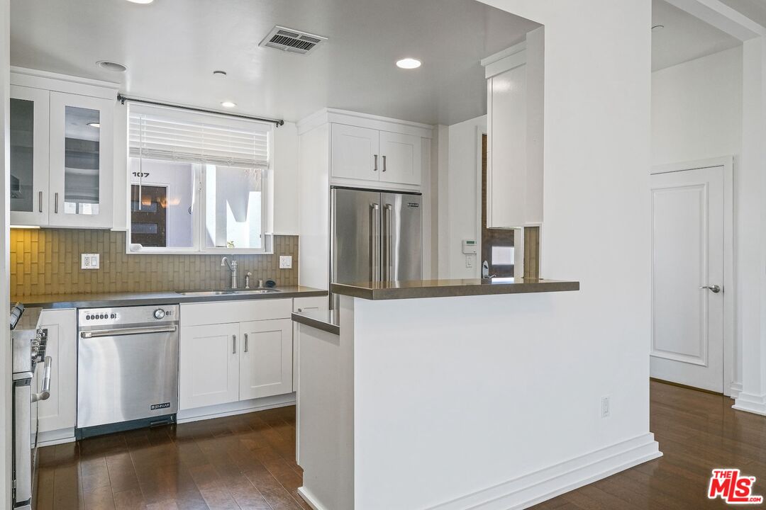 2512 28th St Unit: 104