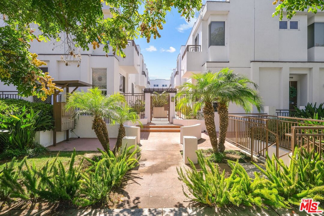 2512 28th St Unit: 104