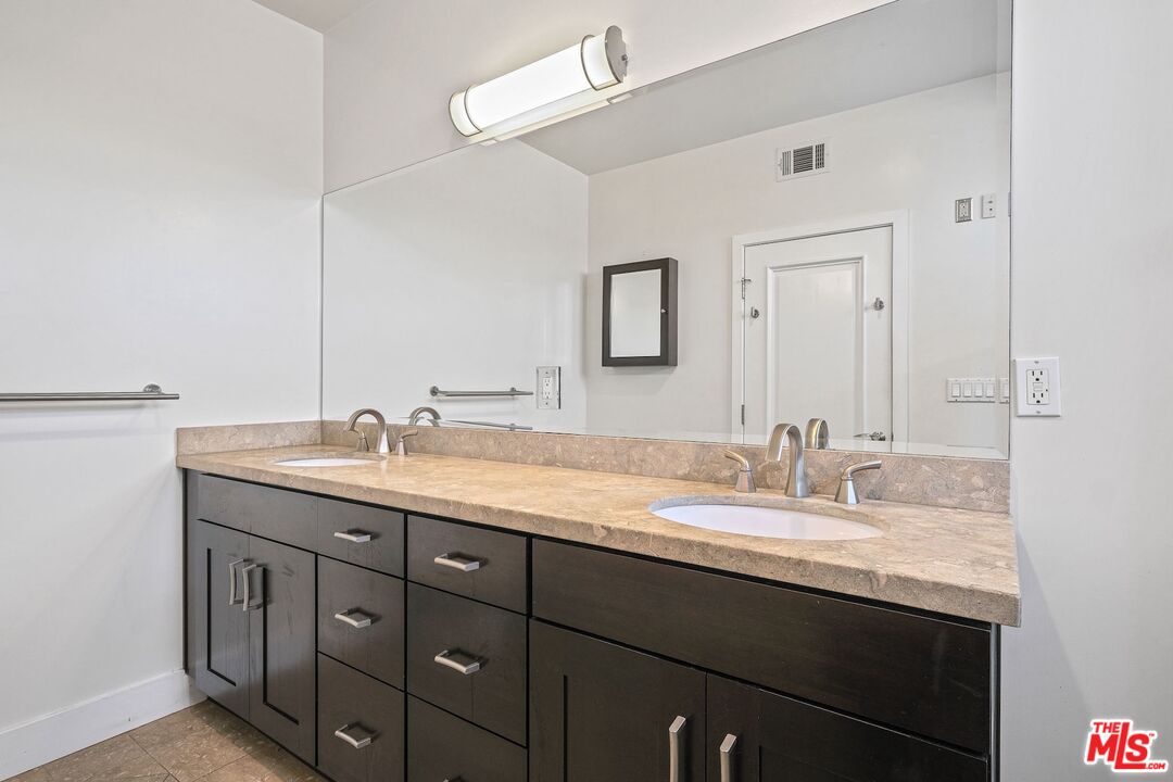 2512 28th St Unit: 104