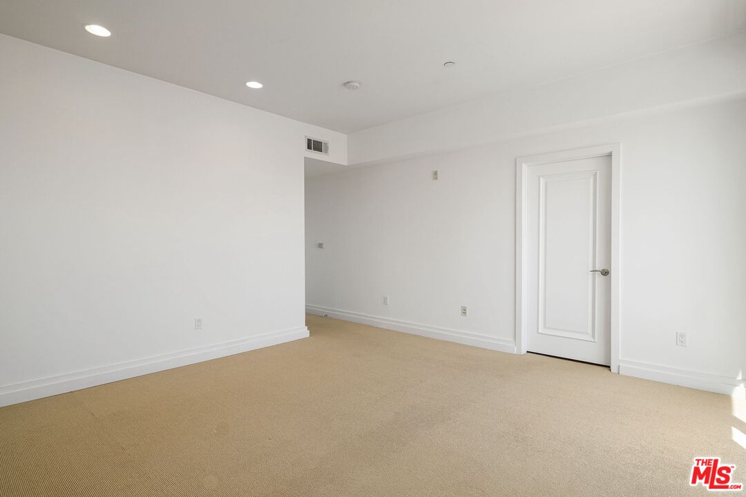 2512 28th St Unit: 104