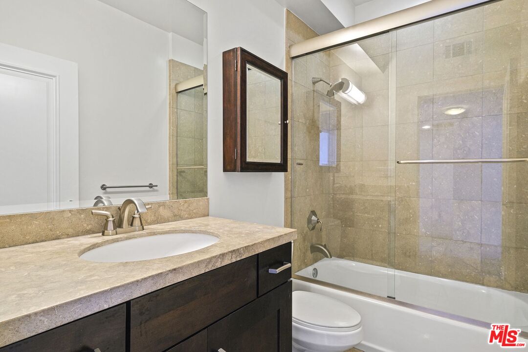 2512 28th St Unit: 104