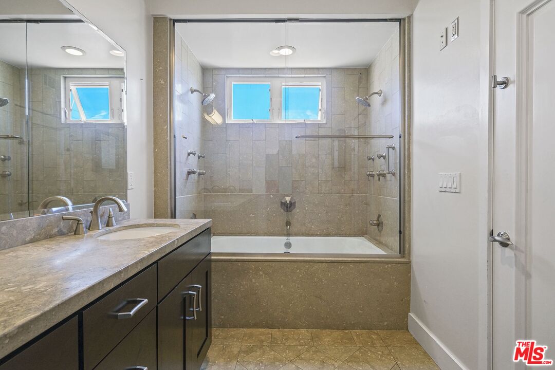 2512 28th St Unit: 104