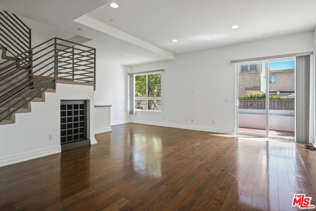 2512 28th St Unit: 104