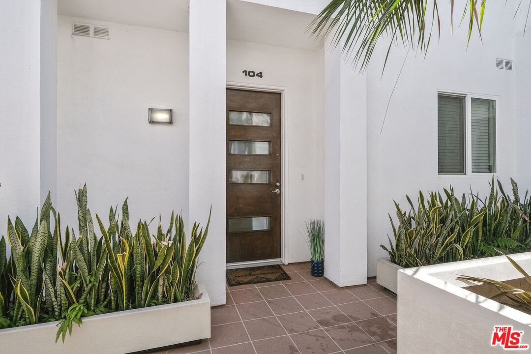 2512 28th St Unit: 104