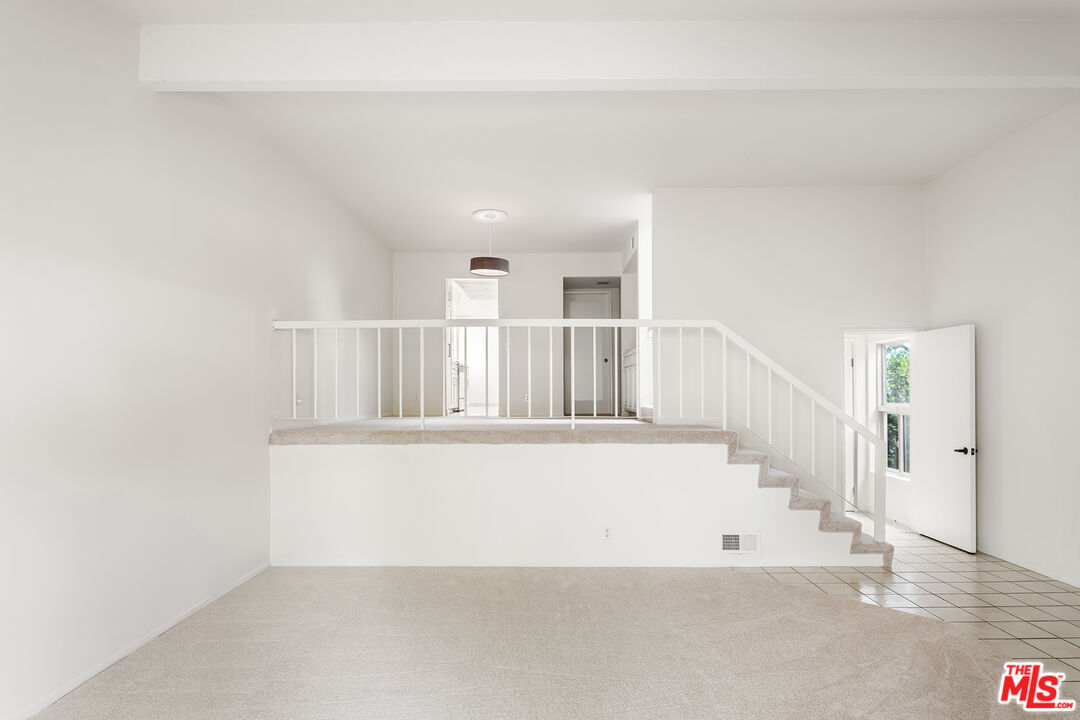17100 Palisades Cir