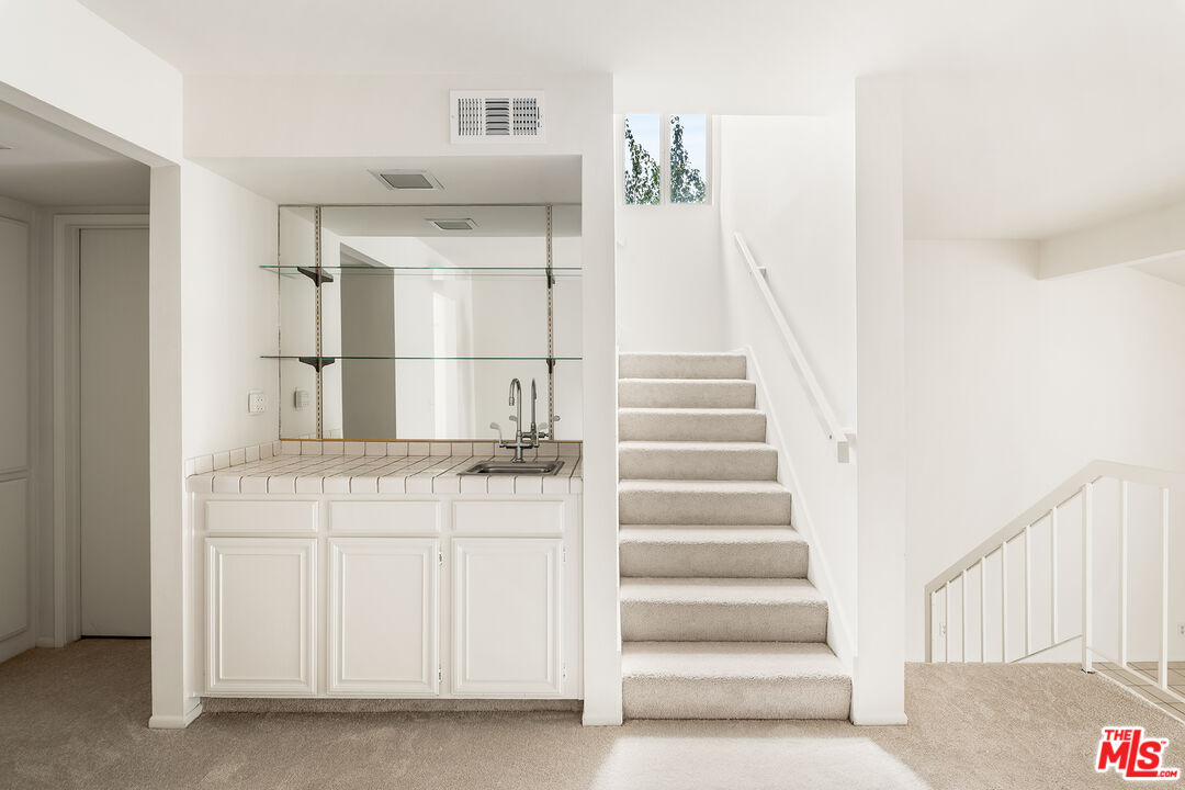 17100 Palisades Cir