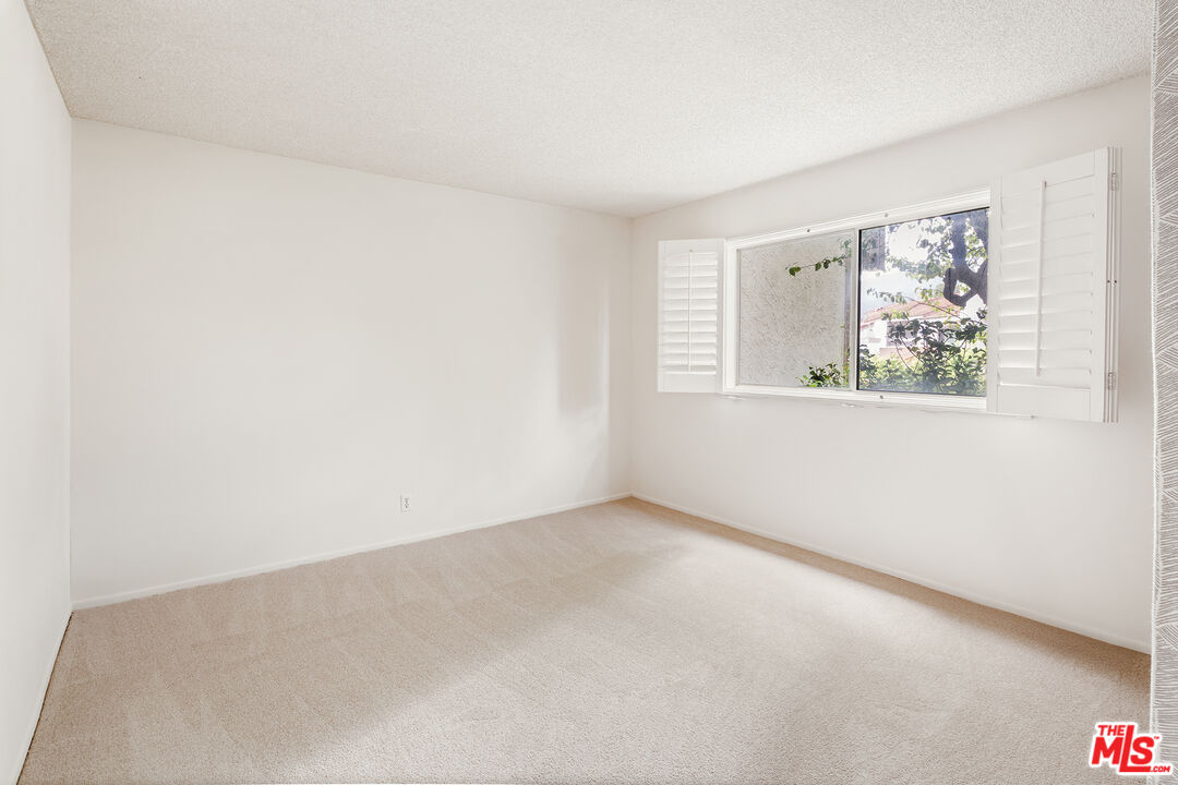 17100 Palisades Cir