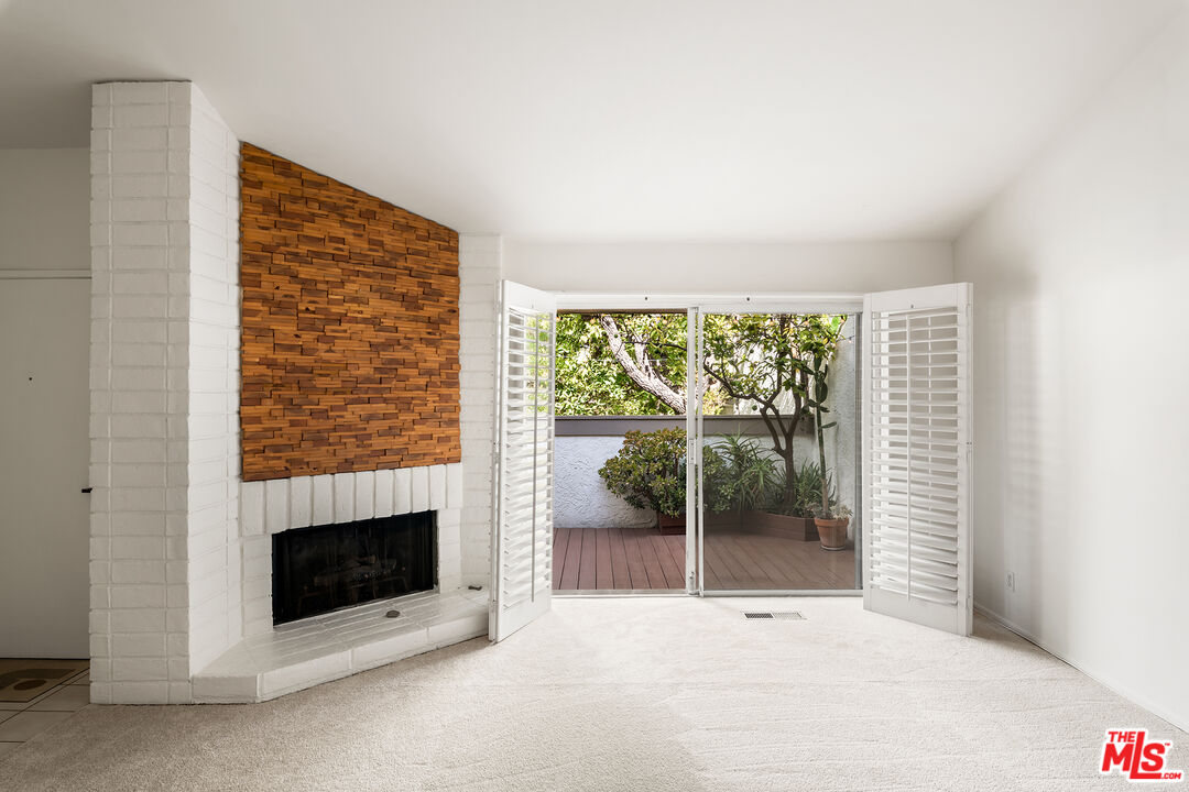 17100 Palisades Cir