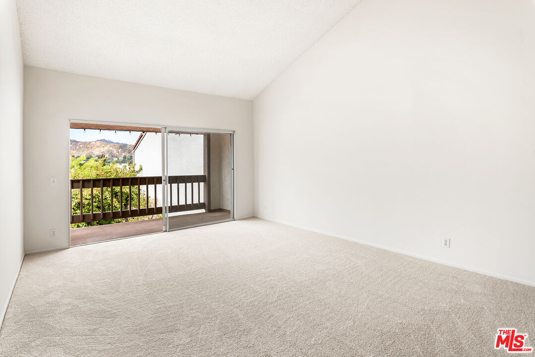 17100 Palisades Cir