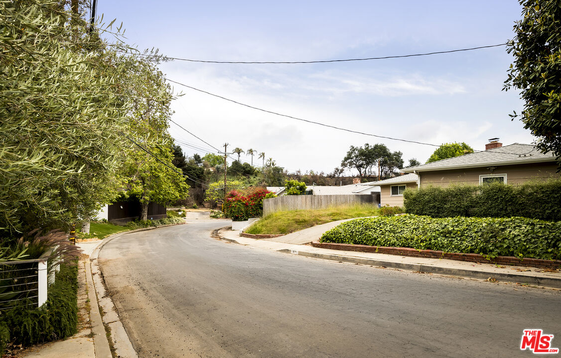 1006 Las Pulgas Rd