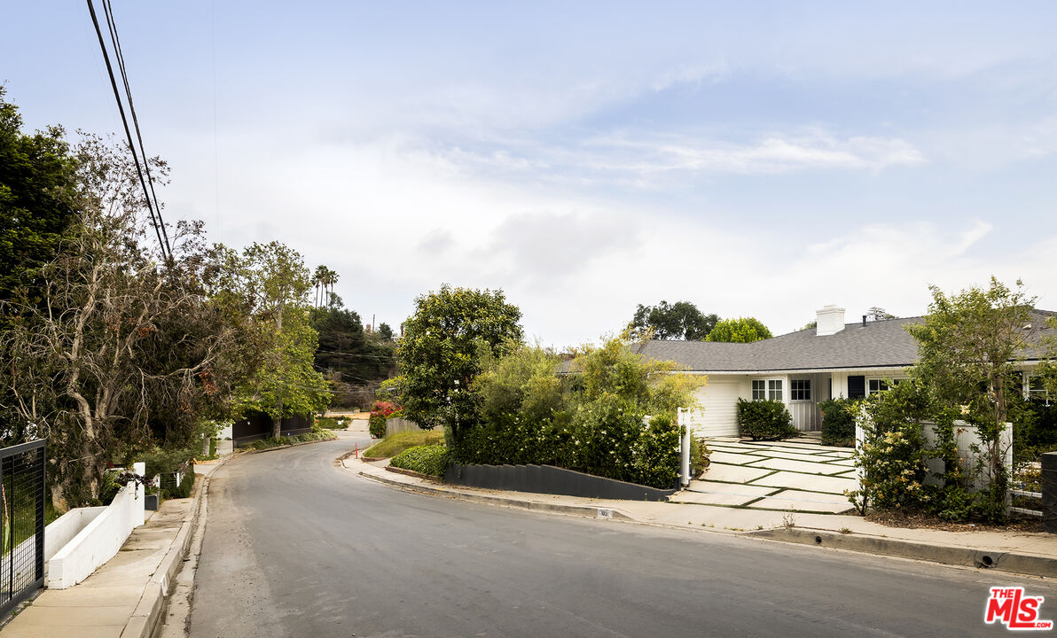 1006 Las Pulgas Rd