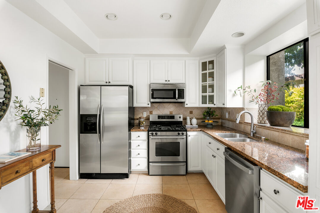 8128 Manitoba St Unit: 106