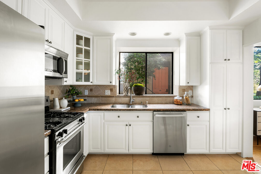 8128 Manitoba St Unit: 106