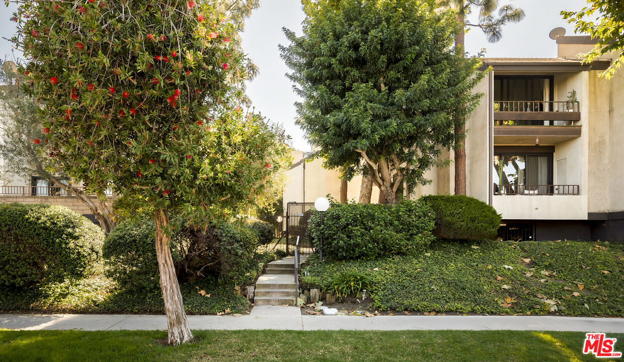 8128 Manitoba St Unit: 106