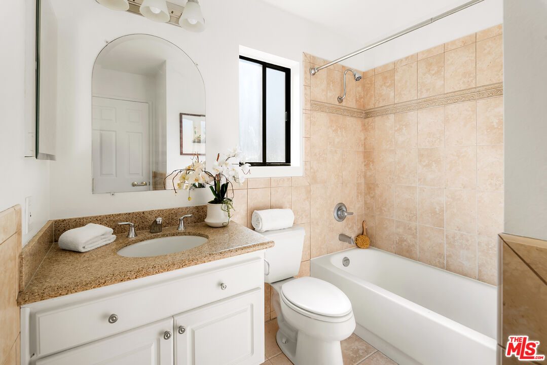 8128 Manitoba St Unit: 106