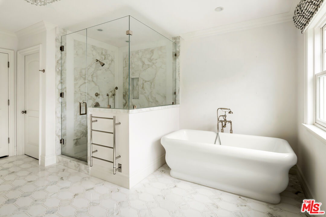 501 Toyopa Dr