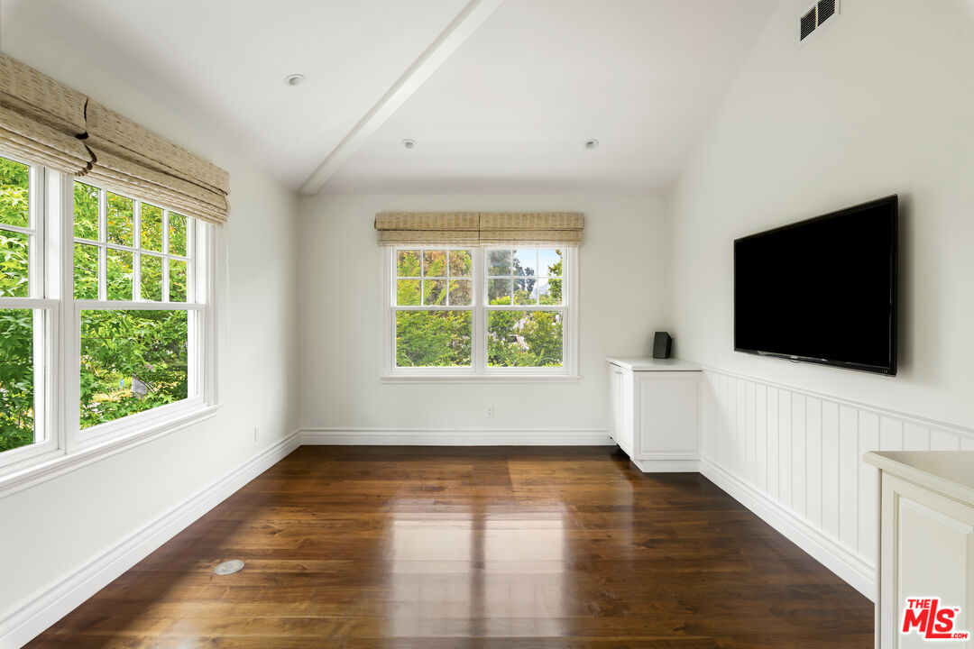 501 Toyopa Dr