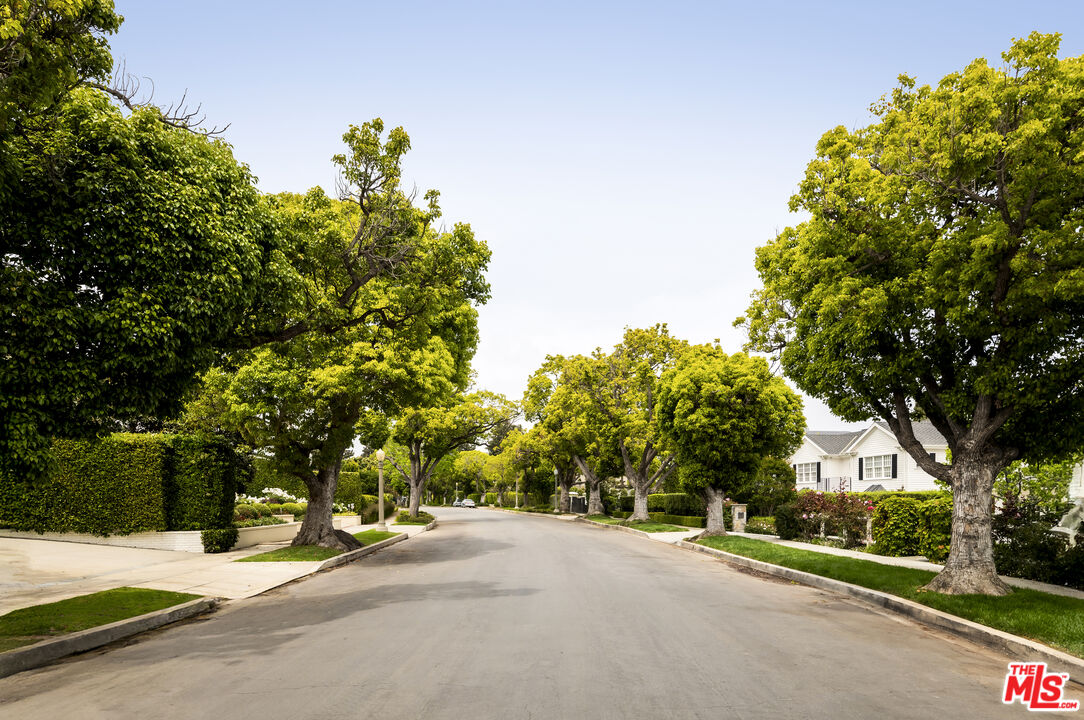 501 Toyopa Dr
