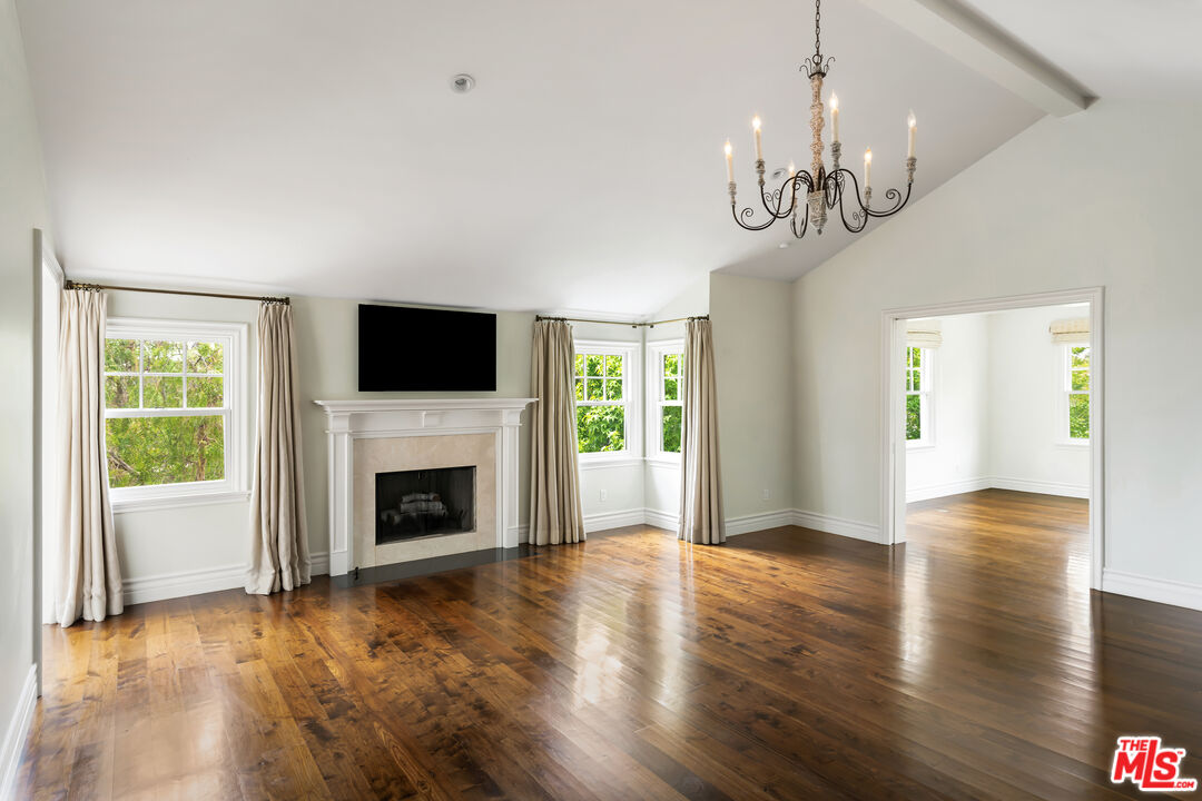 501 Toyopa Dr