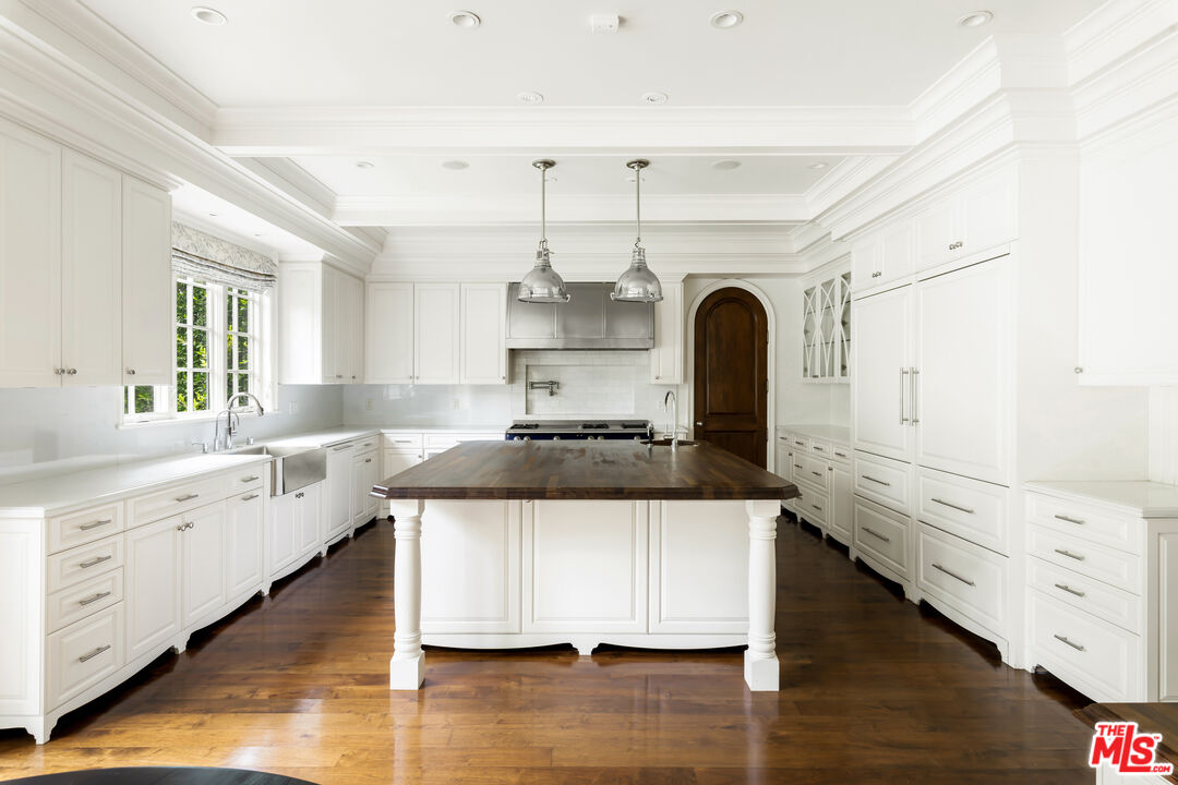 501 Toyopa Dr