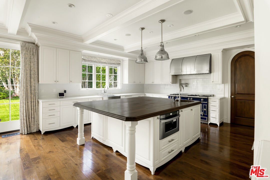501 Toyopa Dr