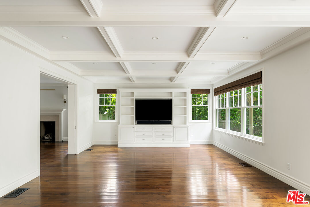 501 Toyopa Dr