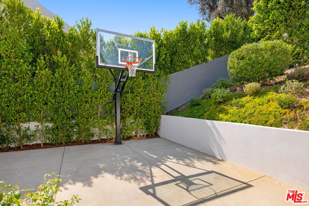 1744 Correa Way