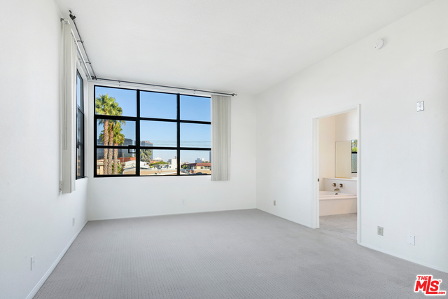 11636 MONTANA AVE Unit: 210