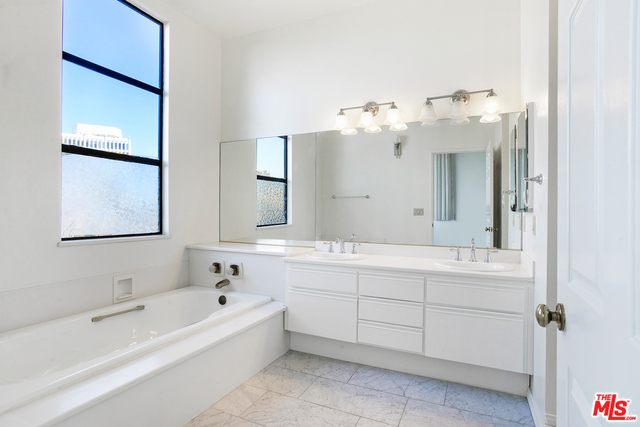 11636 MONTANA AVE Unit: 210