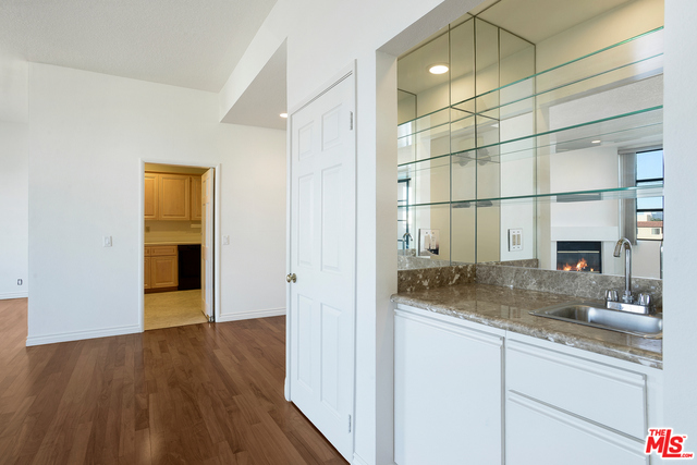 11636 MONTANA AVE Unit: 210