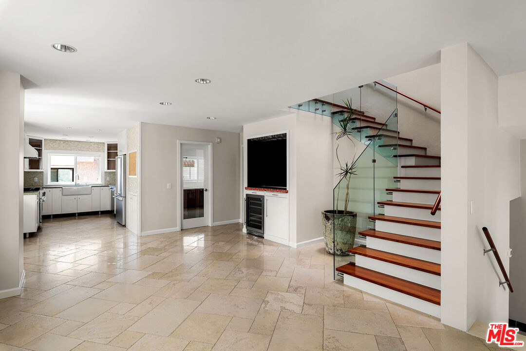 1561 Michael Ln