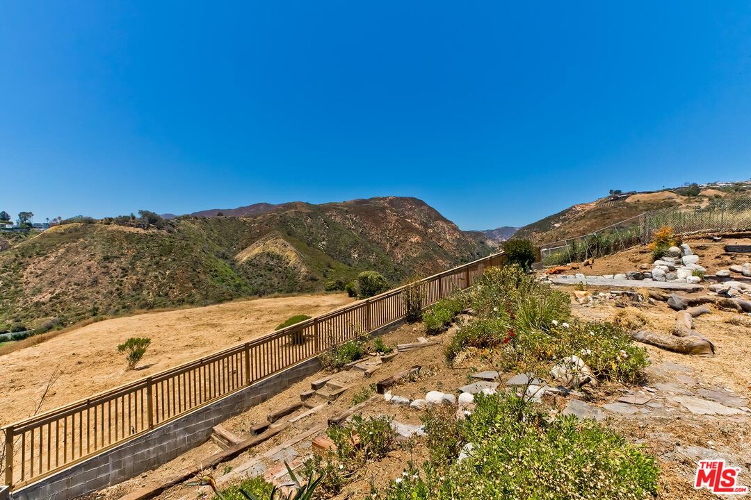 737 Enchanted Way