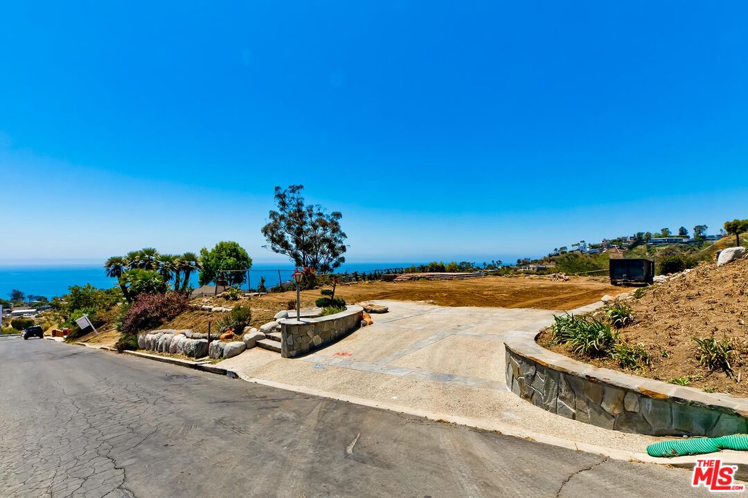 737 Enchanted Way