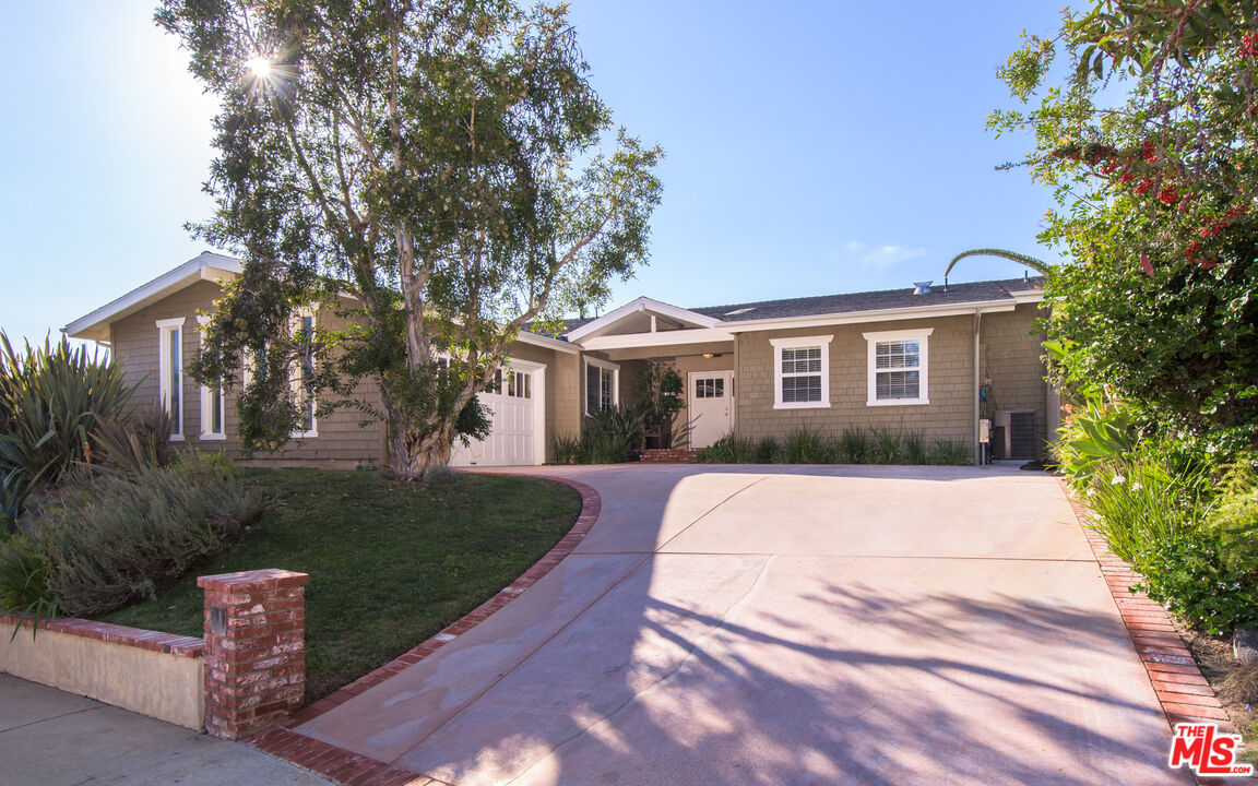 843 Enchanted Way