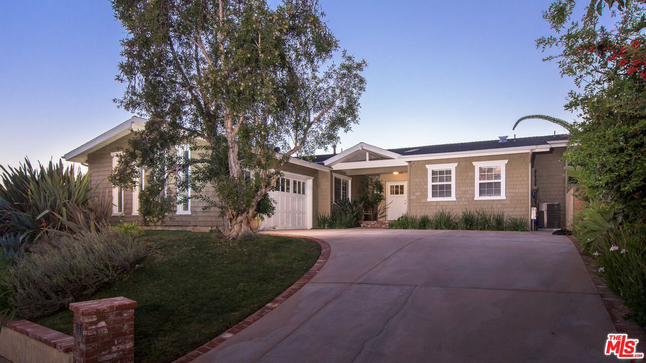 843 Enchanted Way