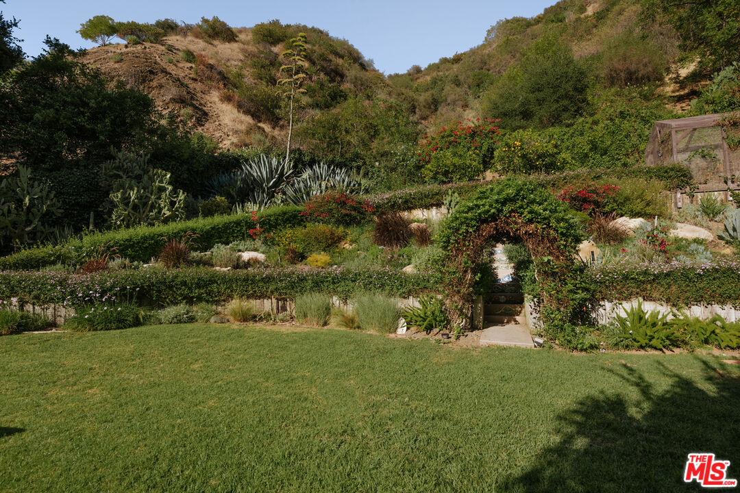 2618 Mandeville Canyon Rd