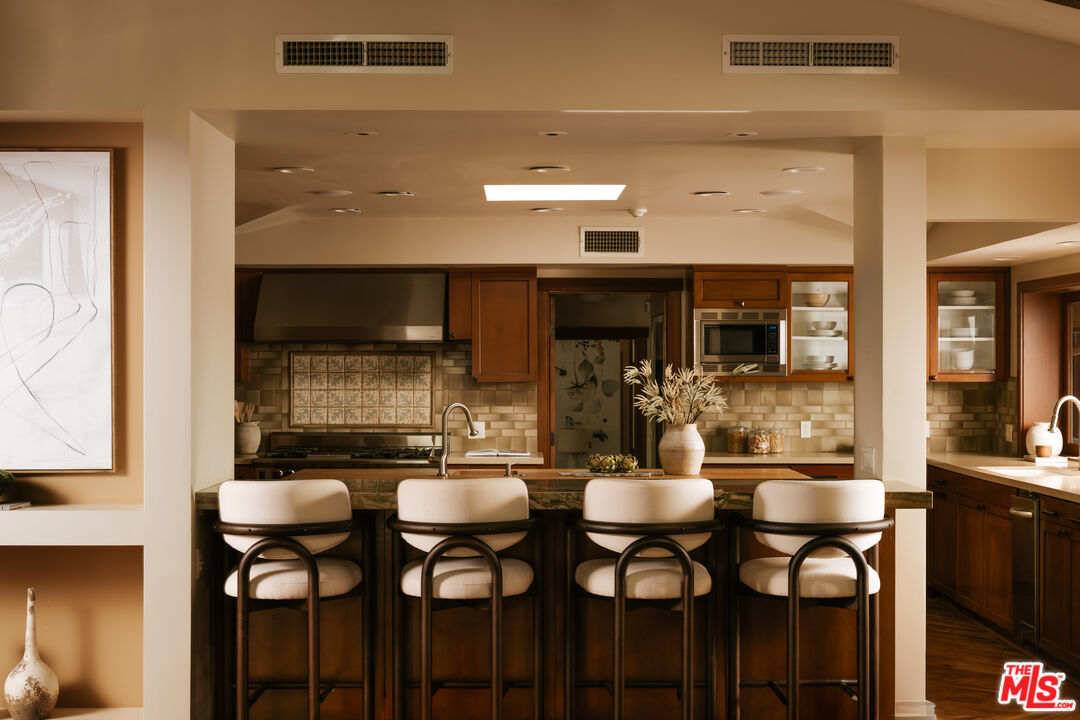 2618 Mandeville Canyon Rd