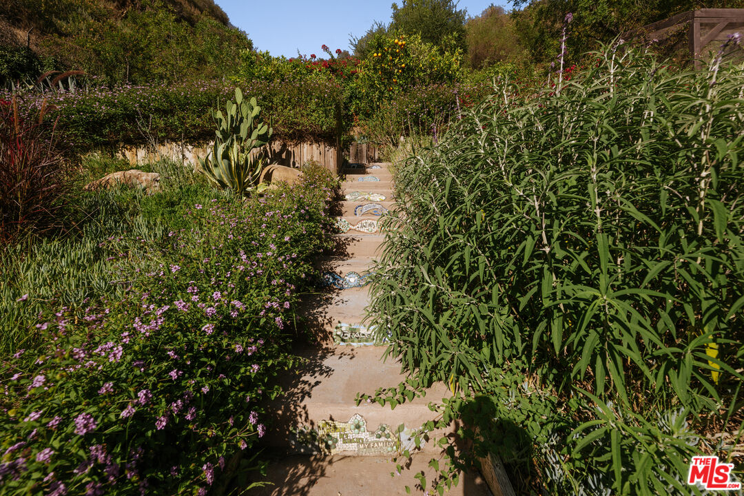 2618 Mandeville Canyon Rd
