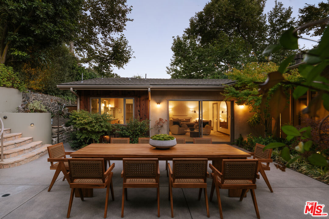 2618 Mandeville Canyon Rd