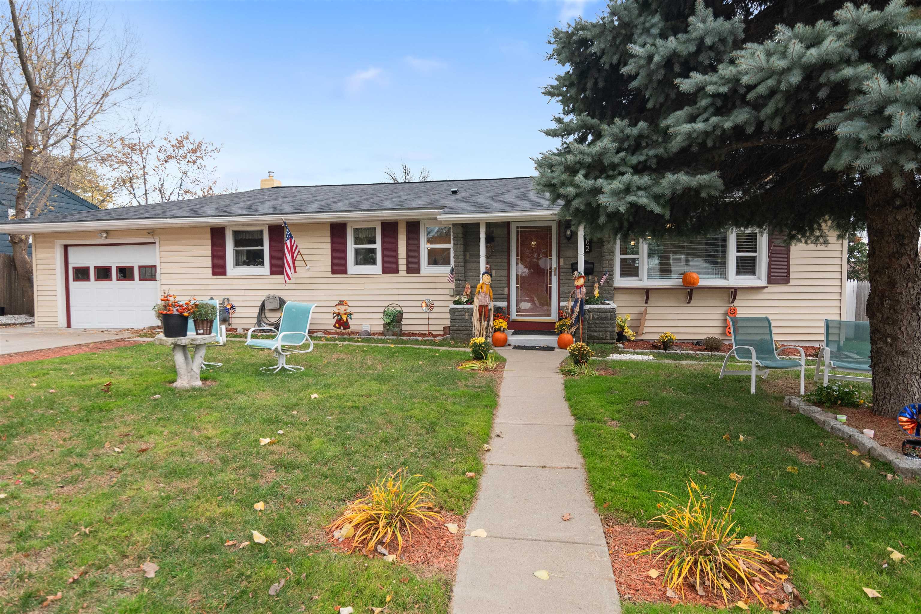302 Lafountain Street