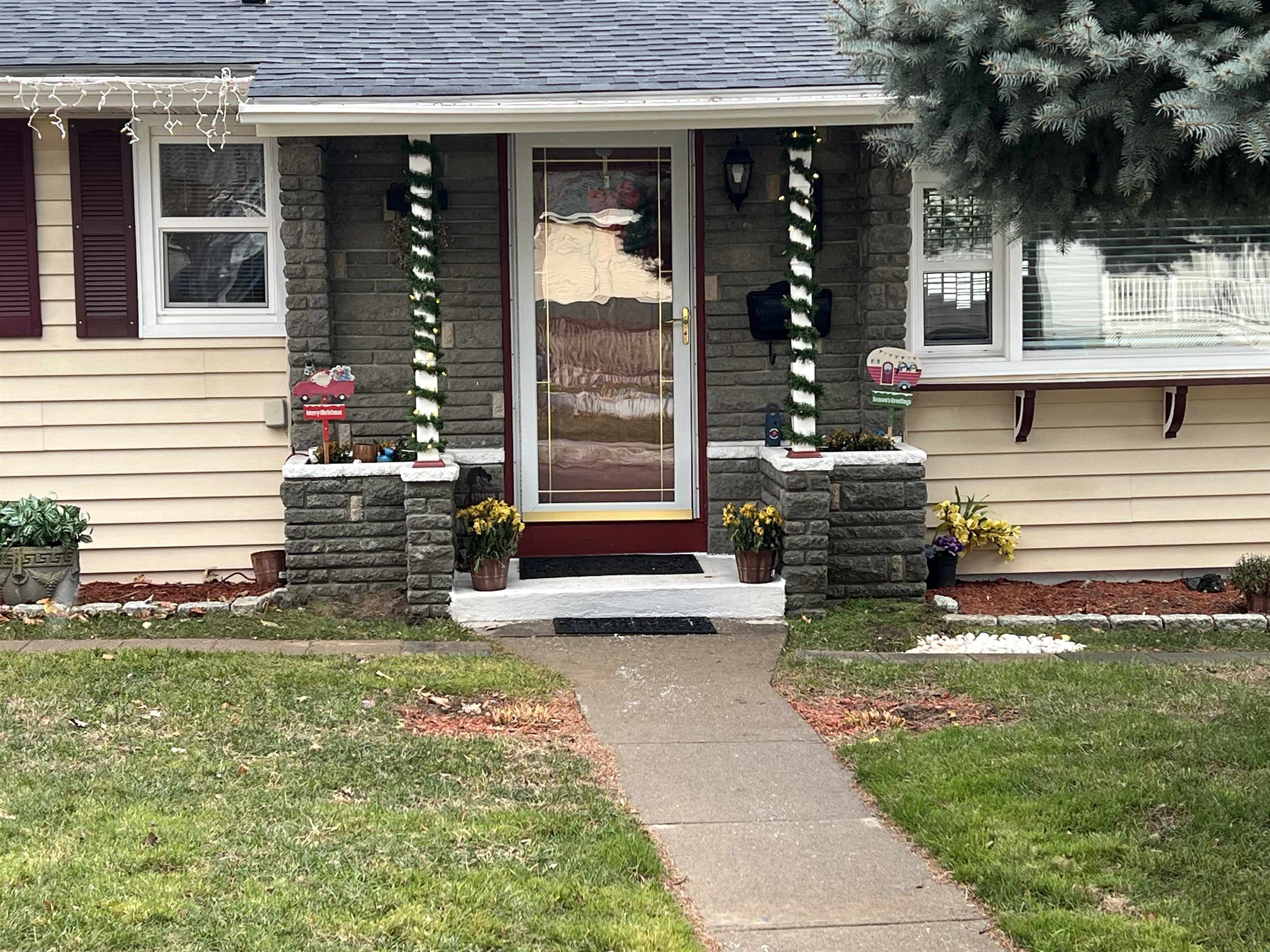 302 Lafountain Street