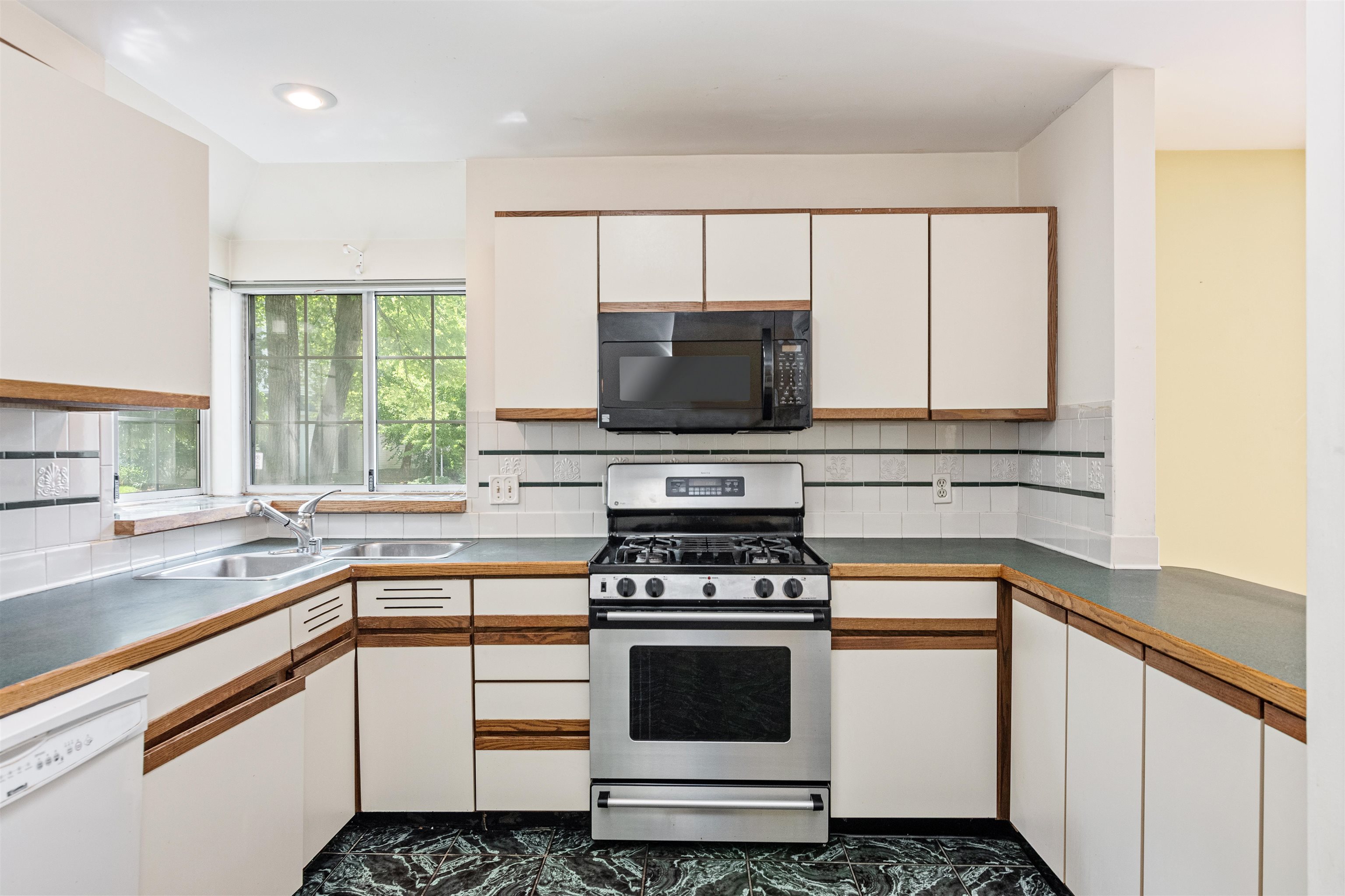 29 Winding Brook Drive