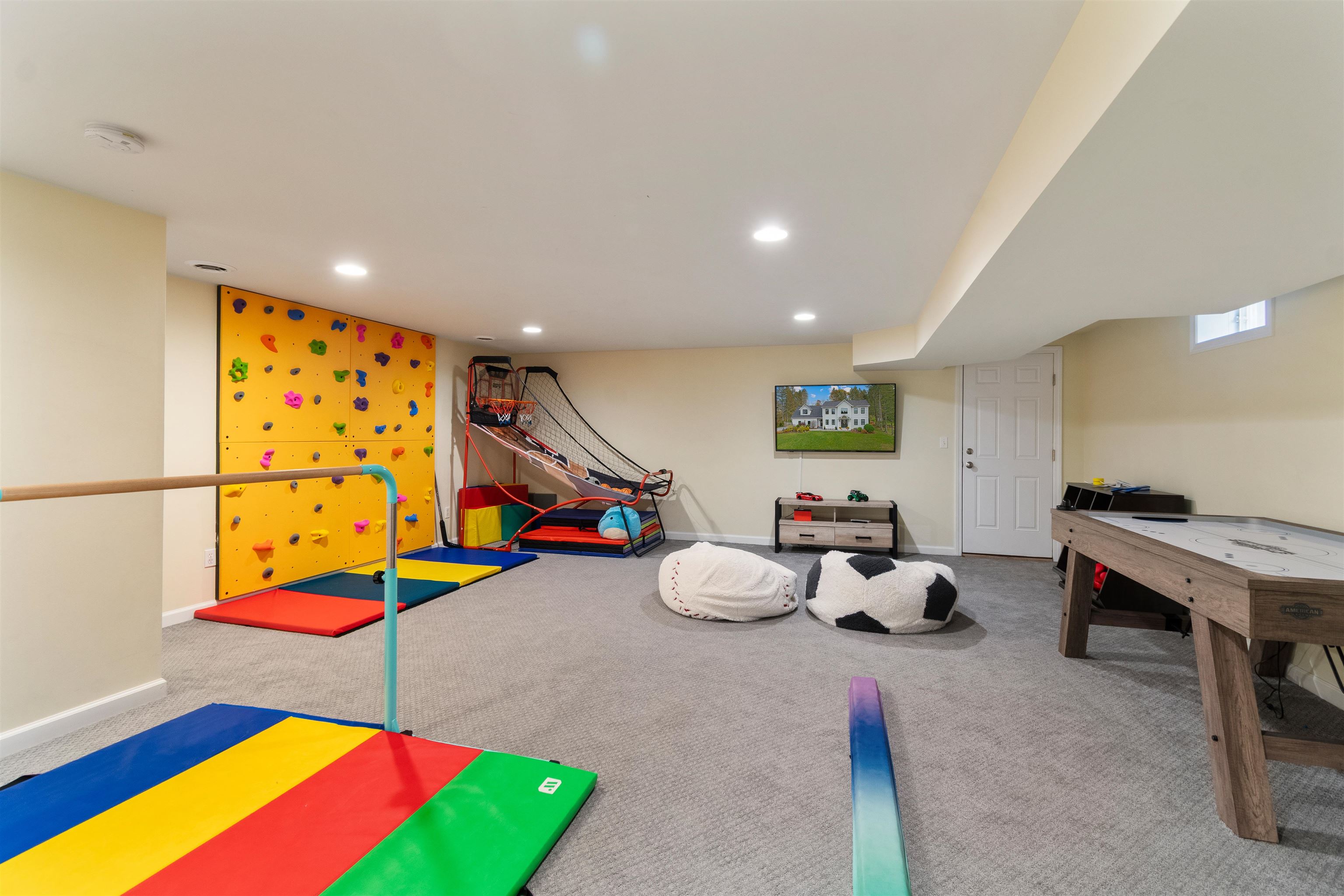 144 Hillcrest Lane