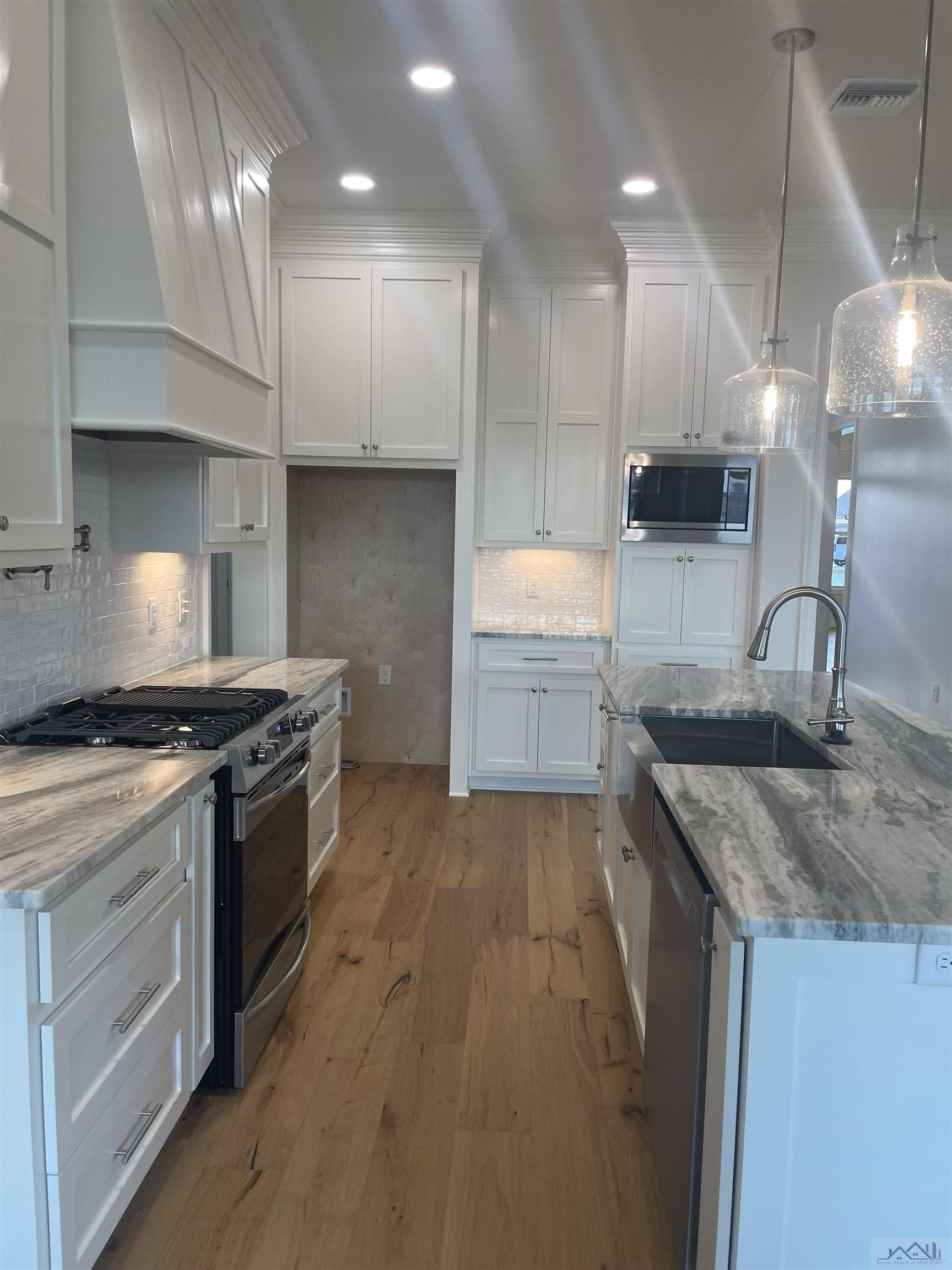 351 Ravensaide Drive